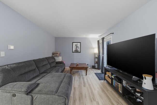 Building Photo - 541 Heritage Dr