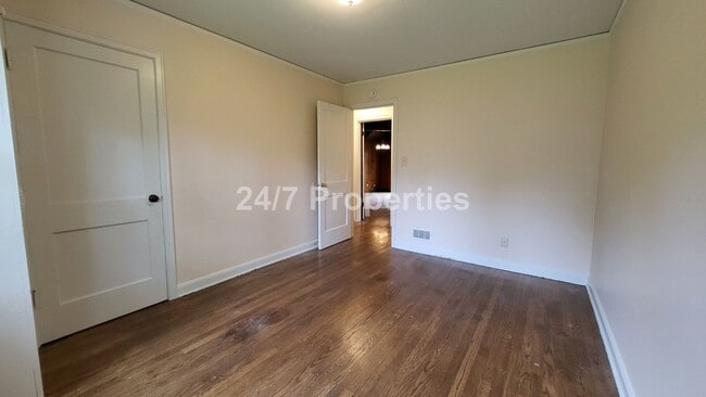 Building Photo - Charming 3BD | 2BA Cottage + Bonus Room - ...