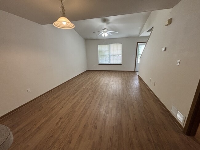 Building Photo - 314 Burnside Dr