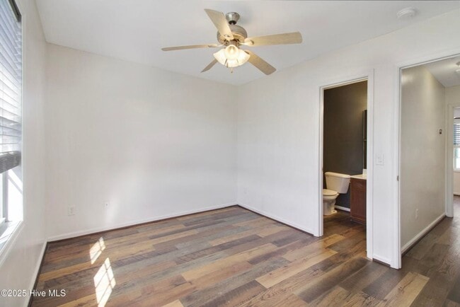 Building Photo - SHORT TERM Townhome Available!