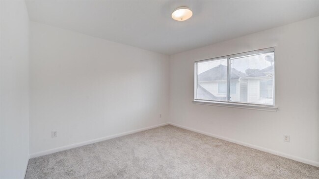 Building Photo - 827 Forest Ivy Ln