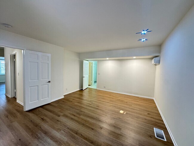 Building Photo - 2570 Wallingford Rd