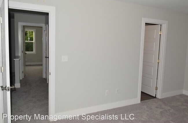 Building Photo - 3 br, 3 bath House - 2727 Rainbow Circle