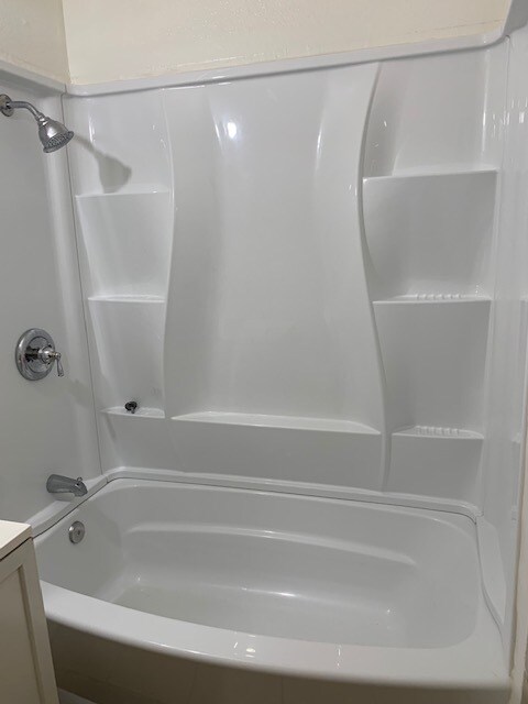 New Bathtub - 220 N Hagar St