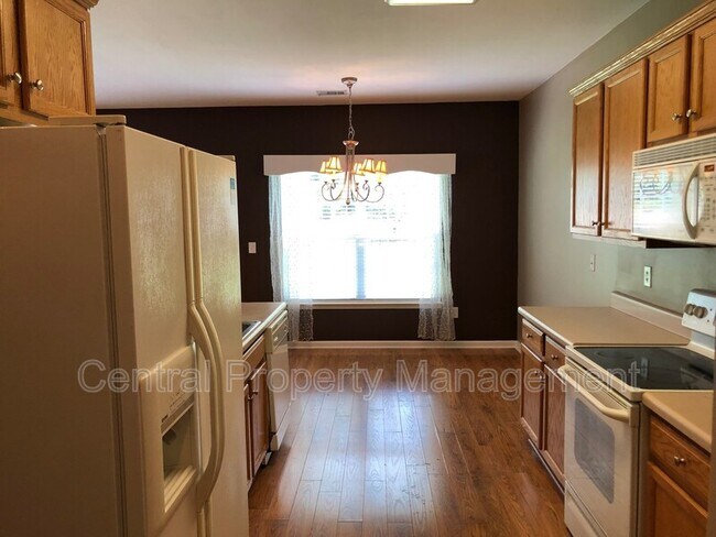 Building Photo - 547 Clairidge Dr