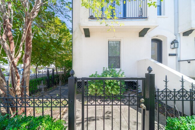 Building Photo - 2426 Bevis St