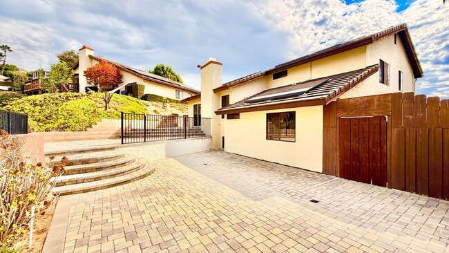 Building Photo - Wonderful Split-level Home with Spacious B...