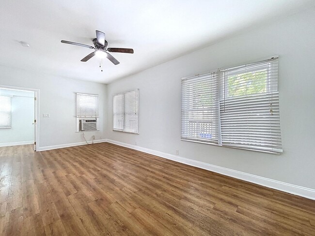 Building Photo - 1/1 in Central Lakeland with a great side ...