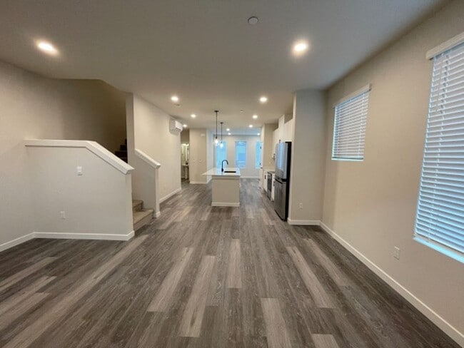 Building Photo - 4Bd/3.5Ba Snohomish Townhouse