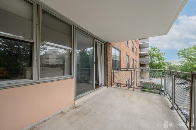 Building Photo - 301 Beech St