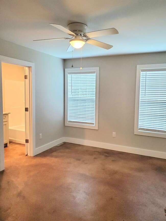 Building Photo - Great 3/2 home available in Elberta