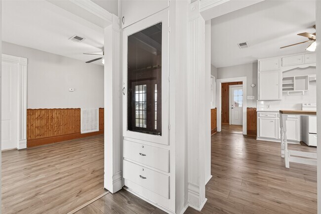 Building Photo - 1603 Blase Rd