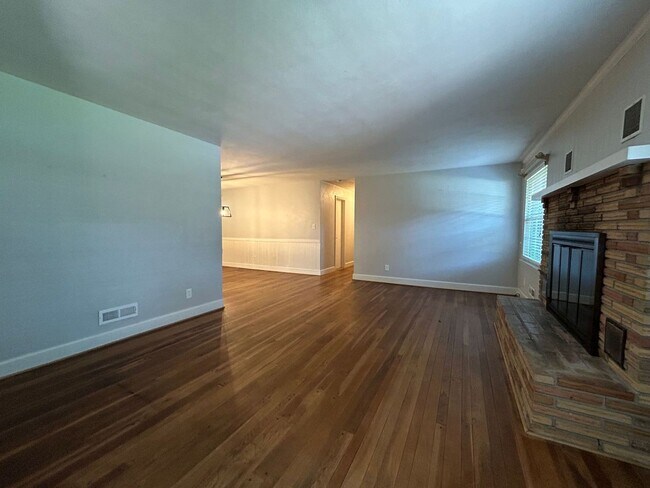 Building Photo - 3301 Brookside Ln