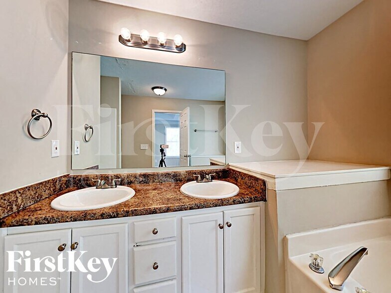 Building Photo - 376 Tuscany Trce