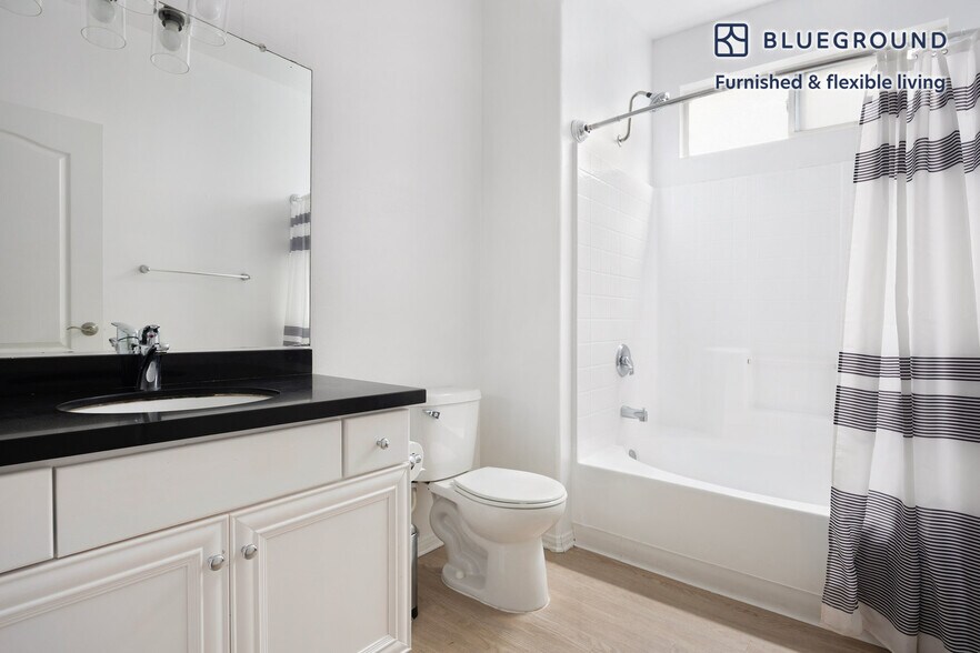 Building Photo - 2225 S Beverly Glen Blvd