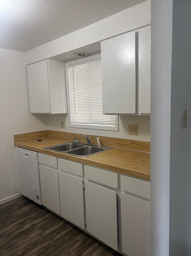 Building Photo - 3047 N Linda Vista Ln
