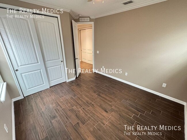 Building Photo - 15764 Ave Of The Arbors