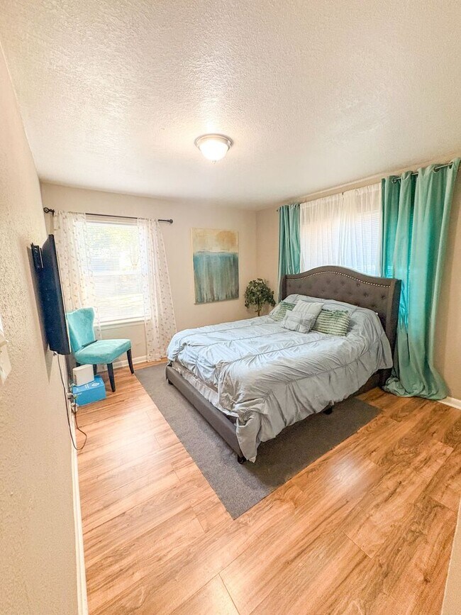 Building Photo - 1917 S 51st St