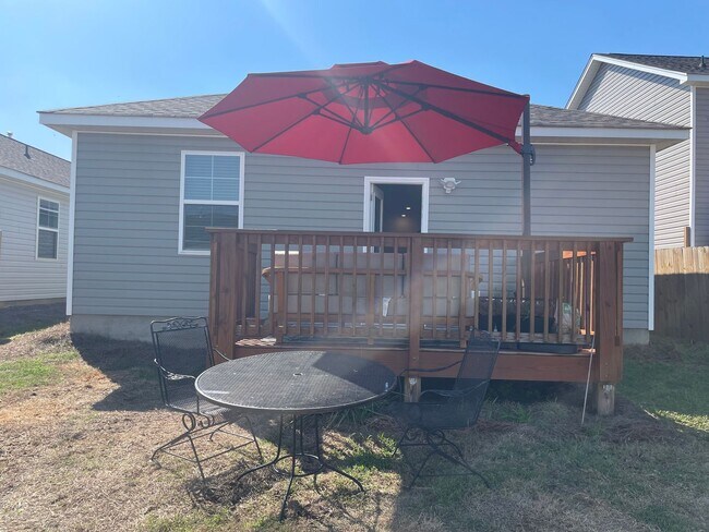 Building Photo - Wonderful Four Bedroom Home! Close to Ft. Jackson!