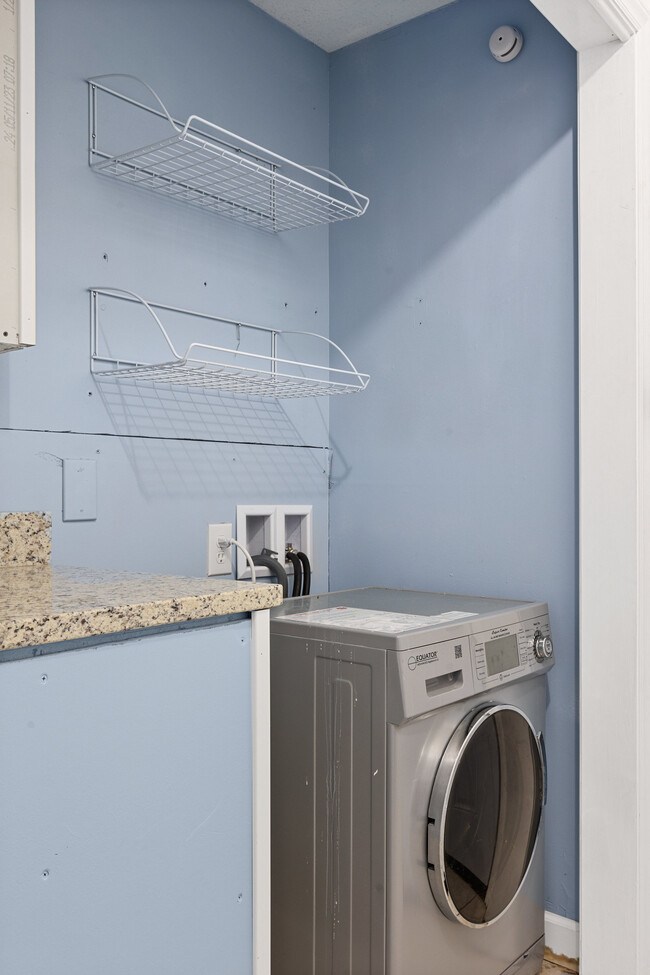 In-unit washer + dryer - 4210 Wilshire Blvd