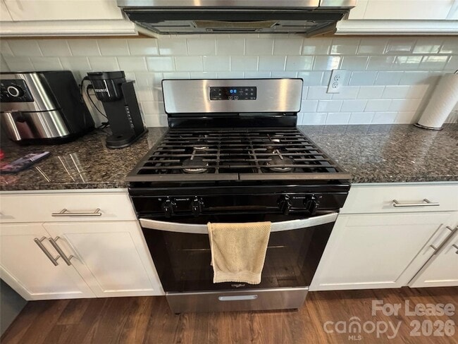 Building Photo - 1924 Vanderlyn St