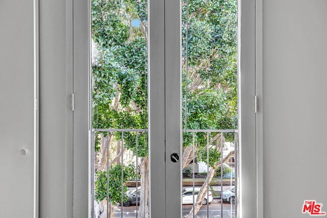 Building Photo - 831 2nd St