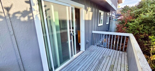 Building Photo - Modern 3-Bed Duplex with Hilltop Views and...