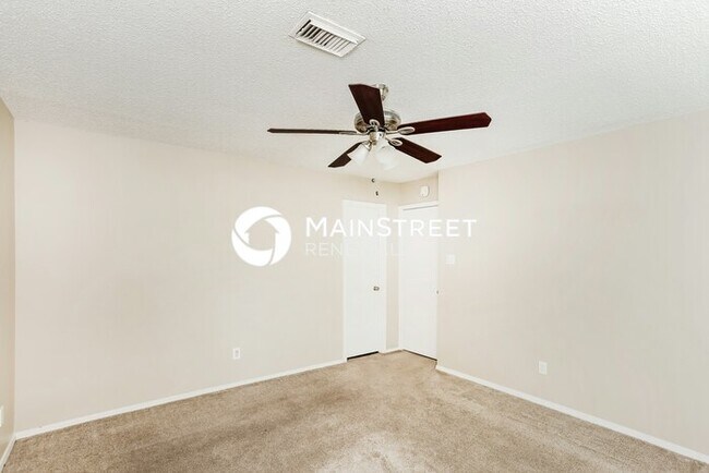 Building Photo - 3 Bedroom Pet-Friendly Home in Arlington, TX with Main Street Renewal
