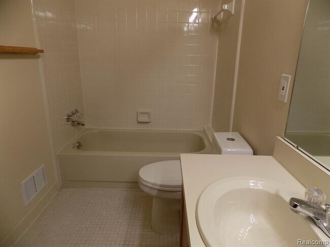 Building Photo - 40043 Crosswinds Rd