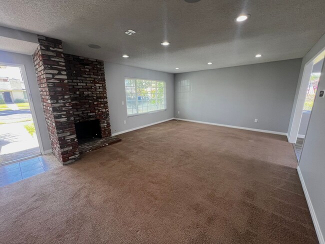 Building Photo - 413 W Stevens Ave