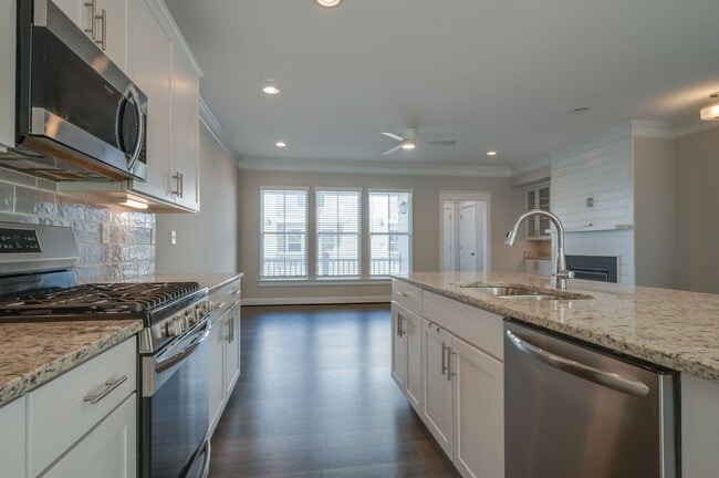 Building Photo - 3BD/3.5BA Immaculate Condo at the Oceanfront!