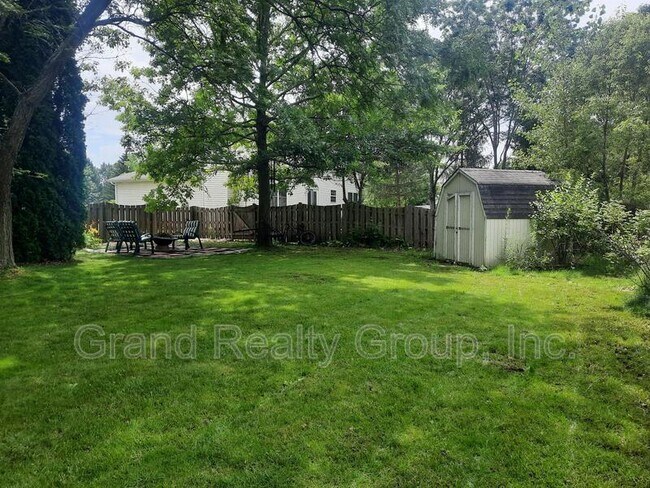 Building Photo - 2740 Delaware Ln