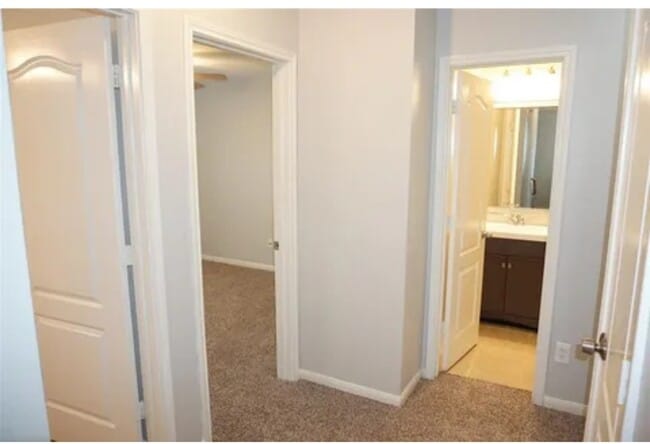 Building Photo - 16019 Summerville Lake Dr