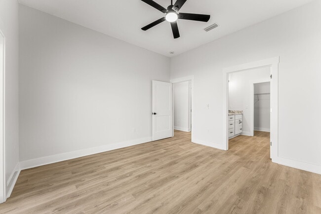 Building Photo - Water Oak