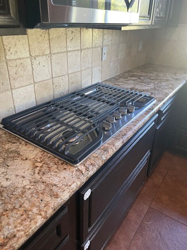 Building Photo - Wine Country awaits