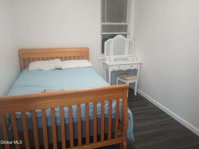 Building Photo - 199 Lark St