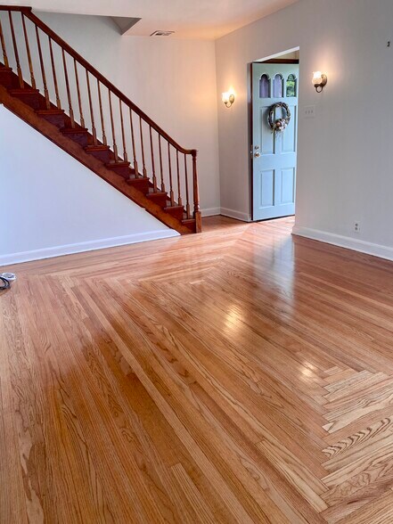 Family room - 1632 Greenleaf St