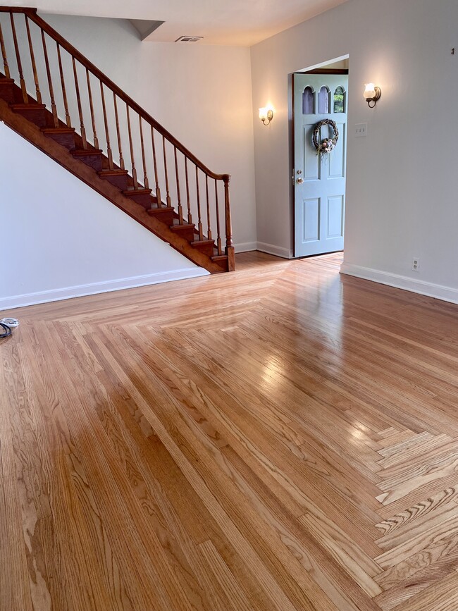 Family room - 1632 Greenleaf St