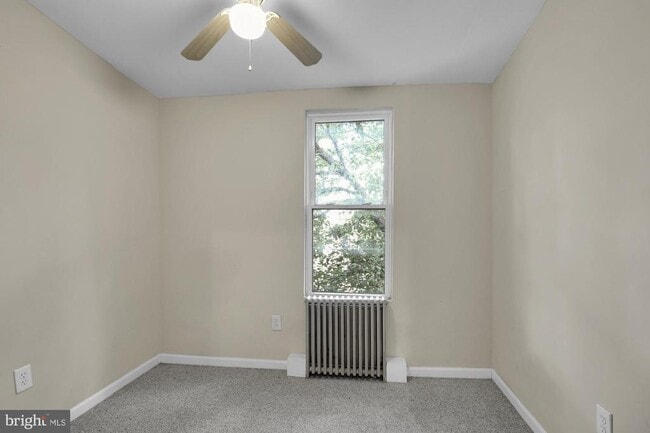 Building Photo - 443 Emily St