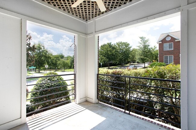 Building Photo - Beautiful 2 Bedroom Condo in Southern Village!