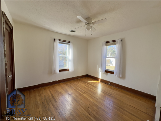 Building Photo - Centrally located charming cottage!
