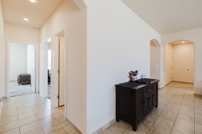 Building Photo - Meticulously kept 4 bedroom home with RV Parking/Hook ups