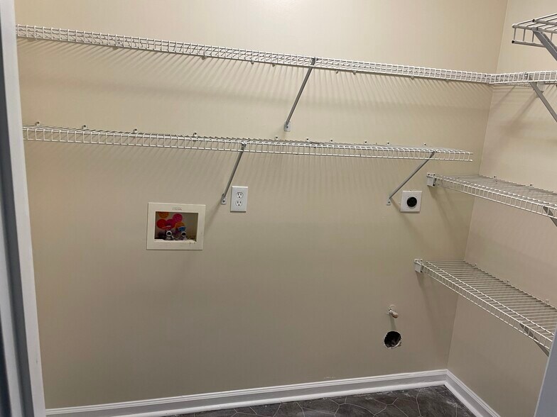 Laundry room - 1716 Graywood Dr SE