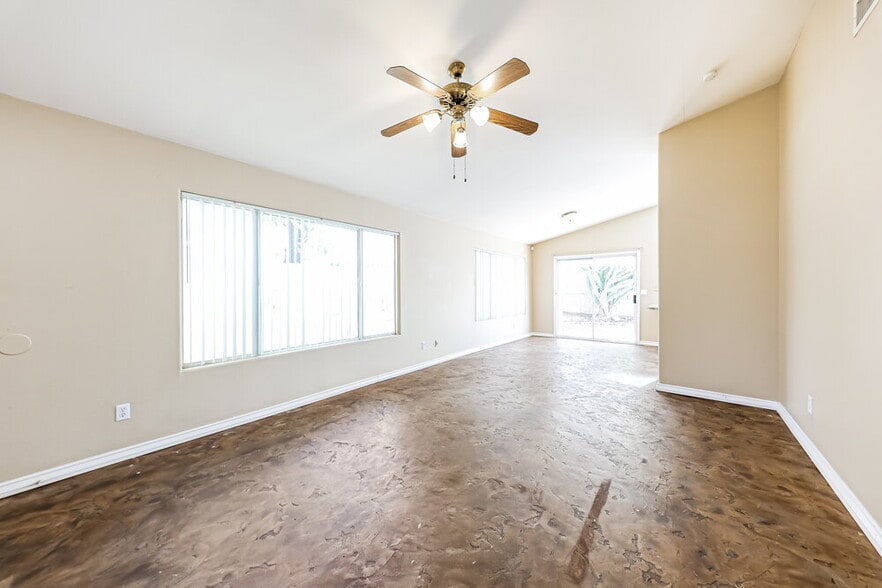 Building Photo - 1327 E Muriel Dr