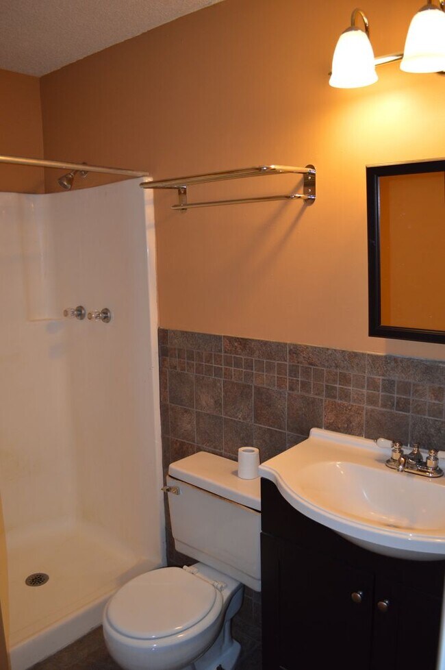 Building Photo - 2 Bedroom, 2 Bathroom Apartment in Cedarwood