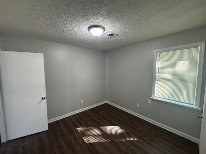 Building Photo - 3445 Beech Grove Rd