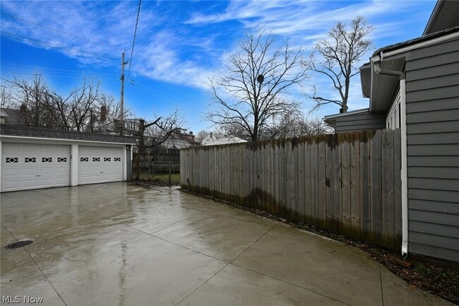 Building Photo - 2927 Huntington Rd