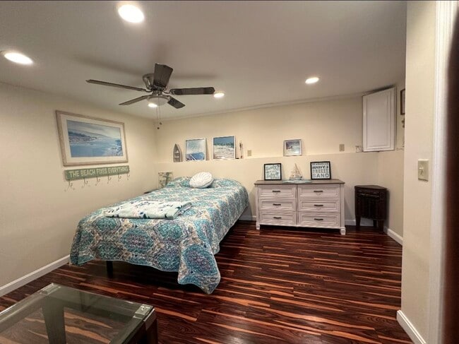 Building Photo - 15 Shore Dr