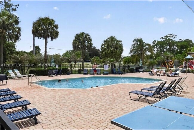 Building Photo - 2036 Royal Bay Blvd