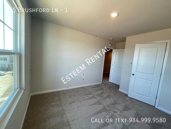 Building Photo - 505 Brushford Ln